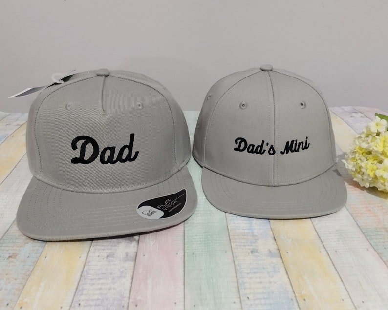 Papa Papas Mini Passende Hüte Set aus zwei Snapback-Caps Für Erwachsene und Kinder oder Babys Maschinell bestickt Verstellbarer Verschluss Bild 1