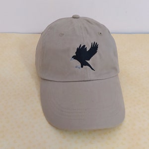 Flying crow | Machine embroidery | Adjustable baseball cap | Twill cotton fabric