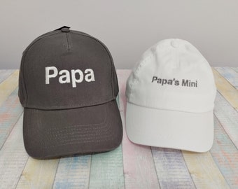 Mini papa papa | Chapeaux assortis | Lot de deux casquettes | Broderie machine | Casquettes de baseball réglables