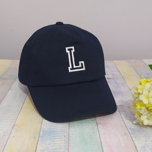 Initial or name | Machine embroidery | Adjustable baseball cap | Twill cotton fabric