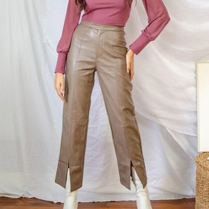 Pantalone a fessura frontale in pelle di agnello da donna personalizzato, pantalone con taglio a stivale in vera pelle, pantalone in pelle vintage da donna, misura su misura da realizzare