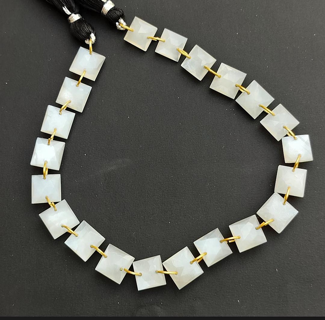 ホワイトムーンストーンお花♡♡No.2210 ホワイトムーンストーンお花♡♡No.2210