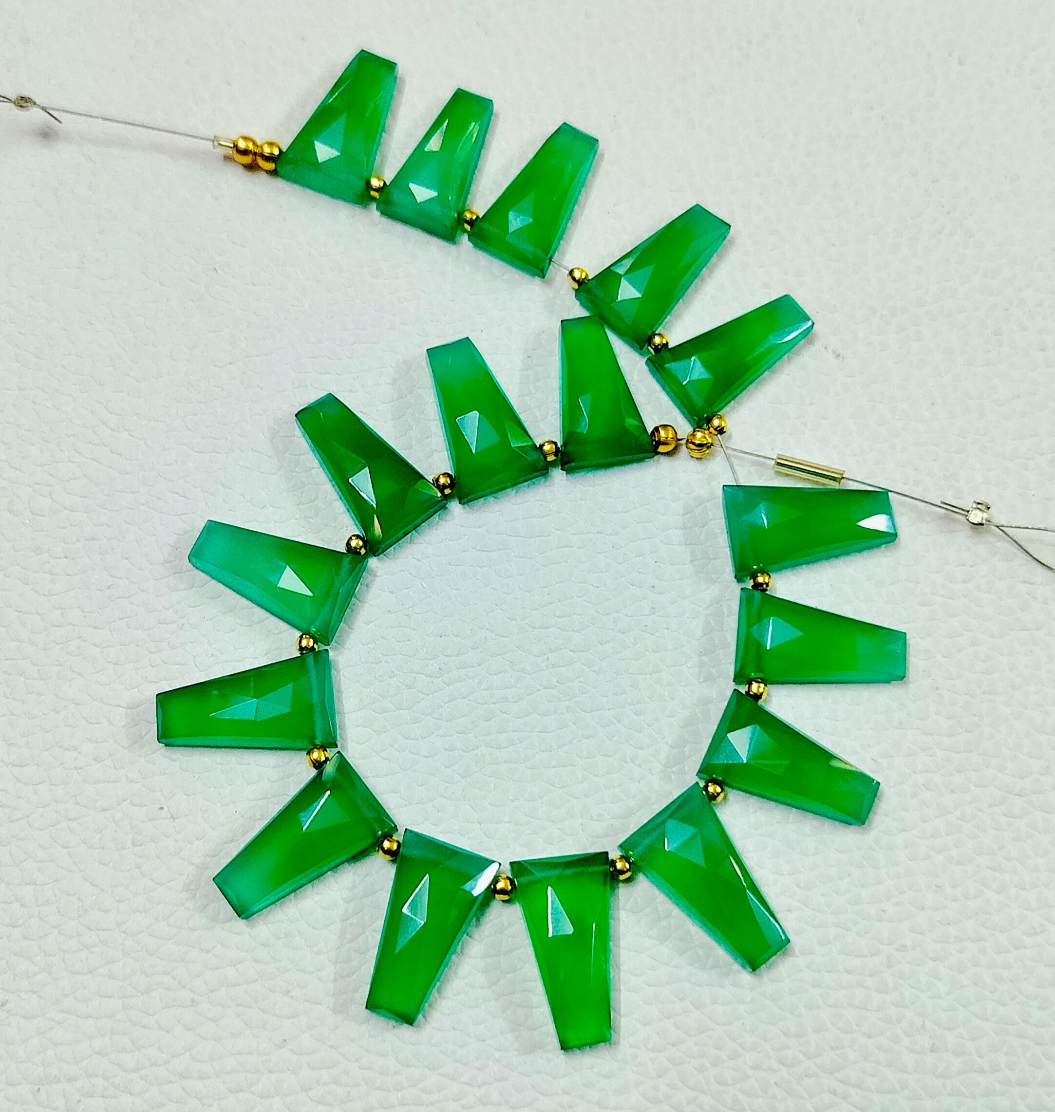 ファセットカットのグリーンオニキス宝石ライン：ローズカット