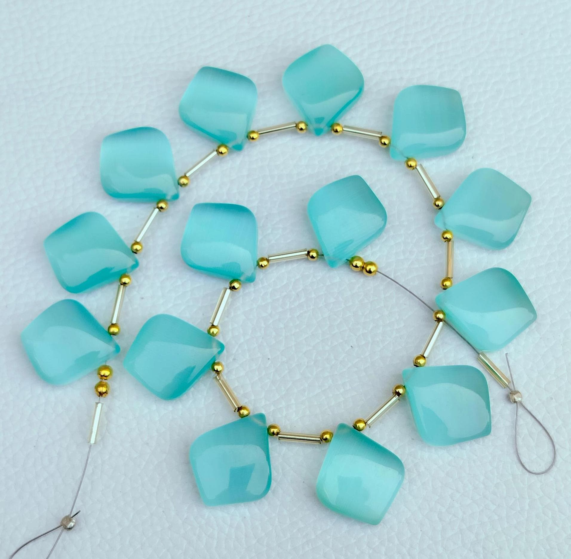 ヴィンテージ アクアマリン ガラス リーフ ネックレス：グリーン