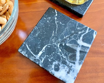 Untersetzer-Set aus Nero Marquina Marmor – Naturstein – Handgefertigt – Schwarze Untersetzer – Geschenkidee – Dünne, quadratische Marmorplatten