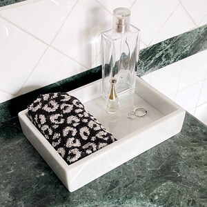 Accessories Tray & Jewel box in White Carrara marble - minimal and elegant bathroom furniture handmade with Italian natural stone
