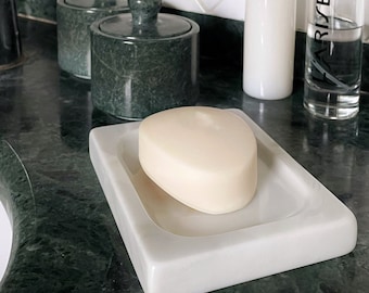 Seifenschale aus weißem Carrara-Marmor – ein minimalistisches und elegantes Badezimmerdekor, handgefertigt aus italienischem Naturstein.