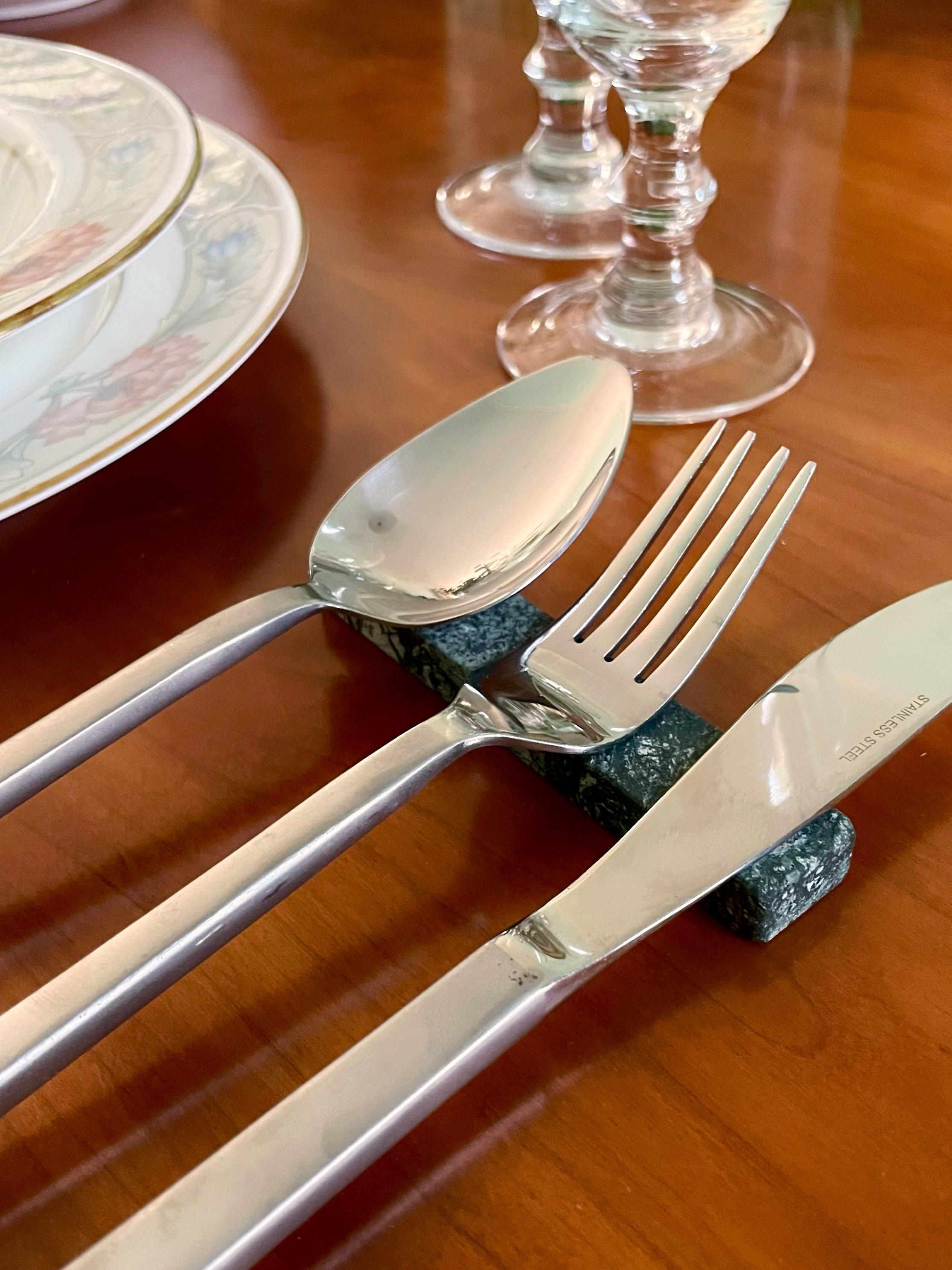 Cutlery Rest Set in Green Guatemala Marble - Lifestyle - Chopstick Rest ...