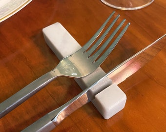 Cutlery rest set in White Carrara Marble (knife recess model)