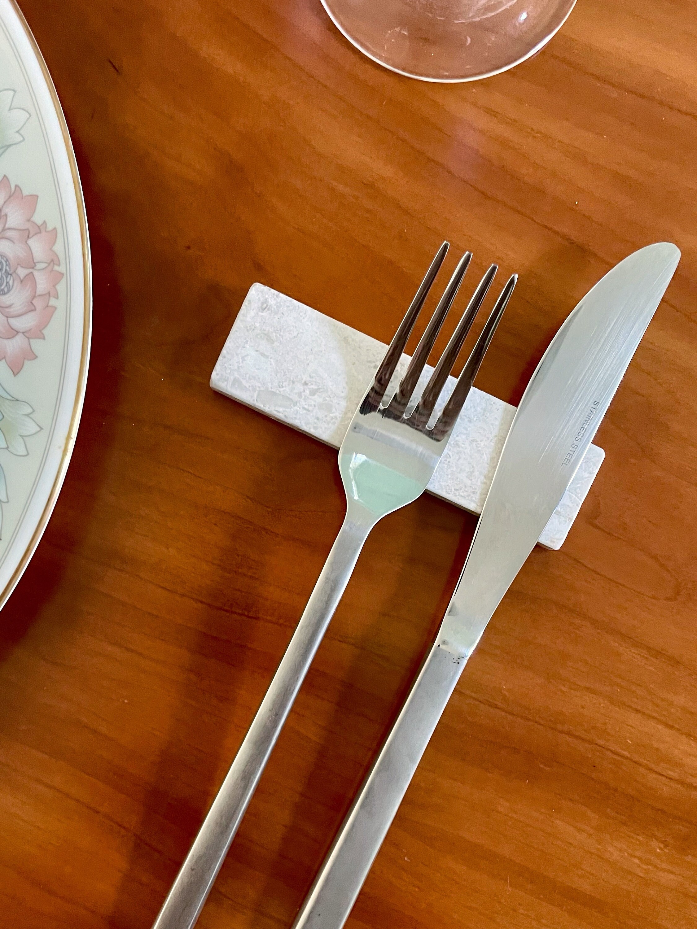 Cutlery Rest Set in White Pearl Marble - Lifestyle - Chopstick Rest ...