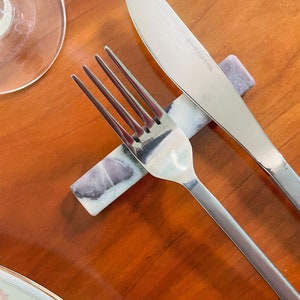 Juego de soportes para cubiertos de mármol Fior di Pesco - Artículos de lujo para el hogar - Soporte para cubiertos - Reposapalillos de mármol - Piedra natural