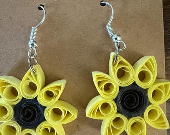 Quilled yellow sunflower dangle earrings.