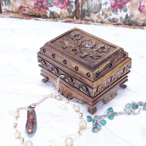 Vintage treasure box,wooden jewellery box,gift box,handmade walnut carved box,marquetry gift box,wedding gift,traditional home decor