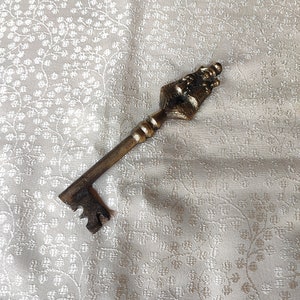 Decorative key,brass rustic skeleton key,large skeleton keys,vintage look style,antique church keys,unique home decor,wall decoration
