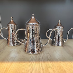 Copper oil container, hammerede oil cruet, olive oil bottle, handmade copper oil dispenser, copper pourer, home and kitchen decor, solid jug