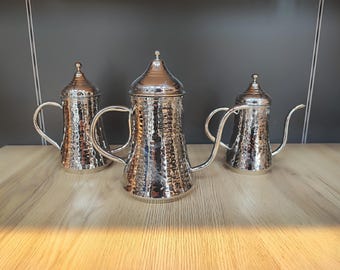 Copper oil container, hammerede oil cruet, olive oil bottle, handmade copper oil dispenser, copper pourer, home and kitchen decor, solid jug
