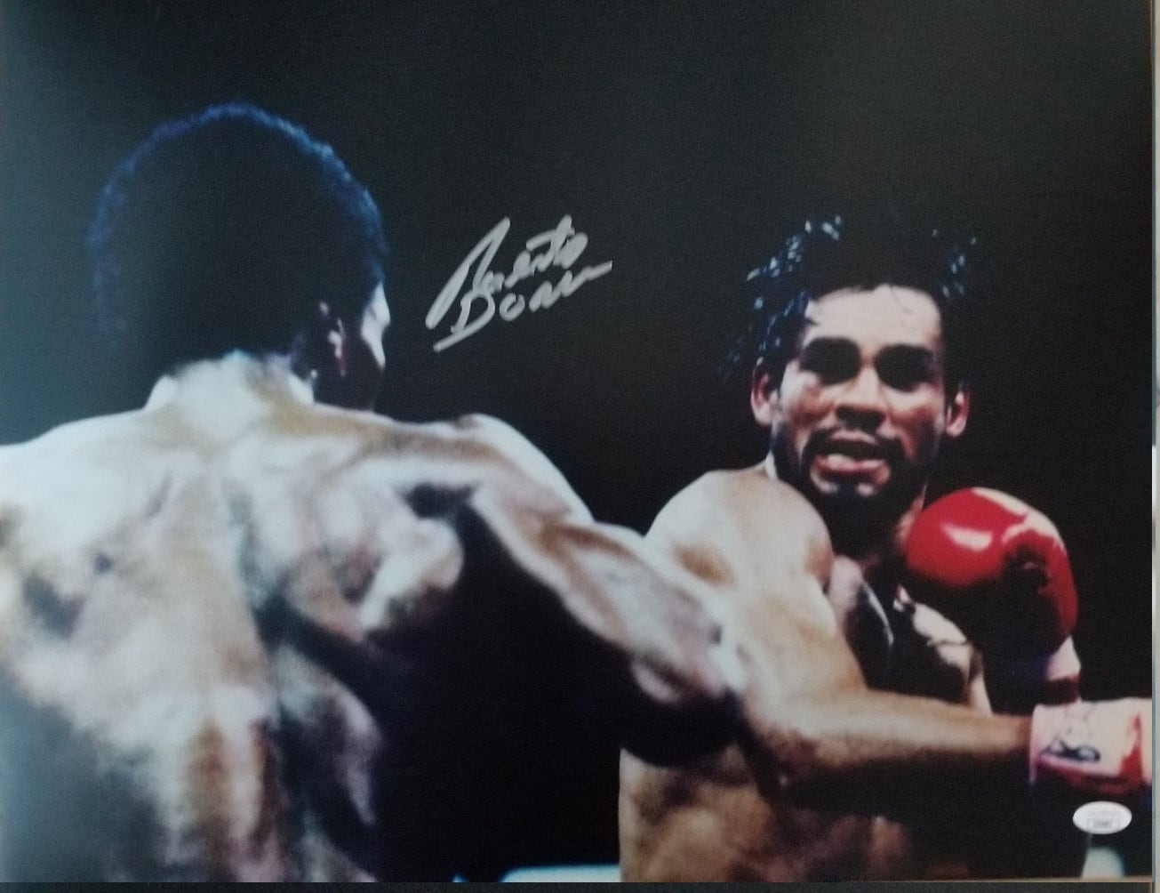 ロベルト・デュランのサイン入り16x20写真 vs シュガー・レイ
