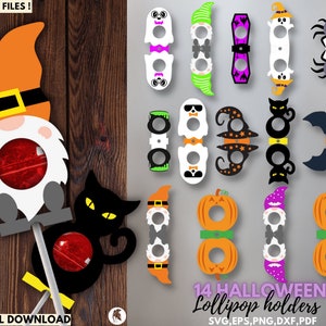 Puede incluir: Un conjunto de 14 porta chupetes temáticos de Halloween, con diseños como fantasmas, calabazas, murciélagos, gnomos y gatos. Los soportes están diseñados para usarse con palos de chupetes estándar. El texto "14 HALLOWEEN Lollipop holders" y "SVG, EPS, PNG, DXF, PDF" está incluido en la imagen.