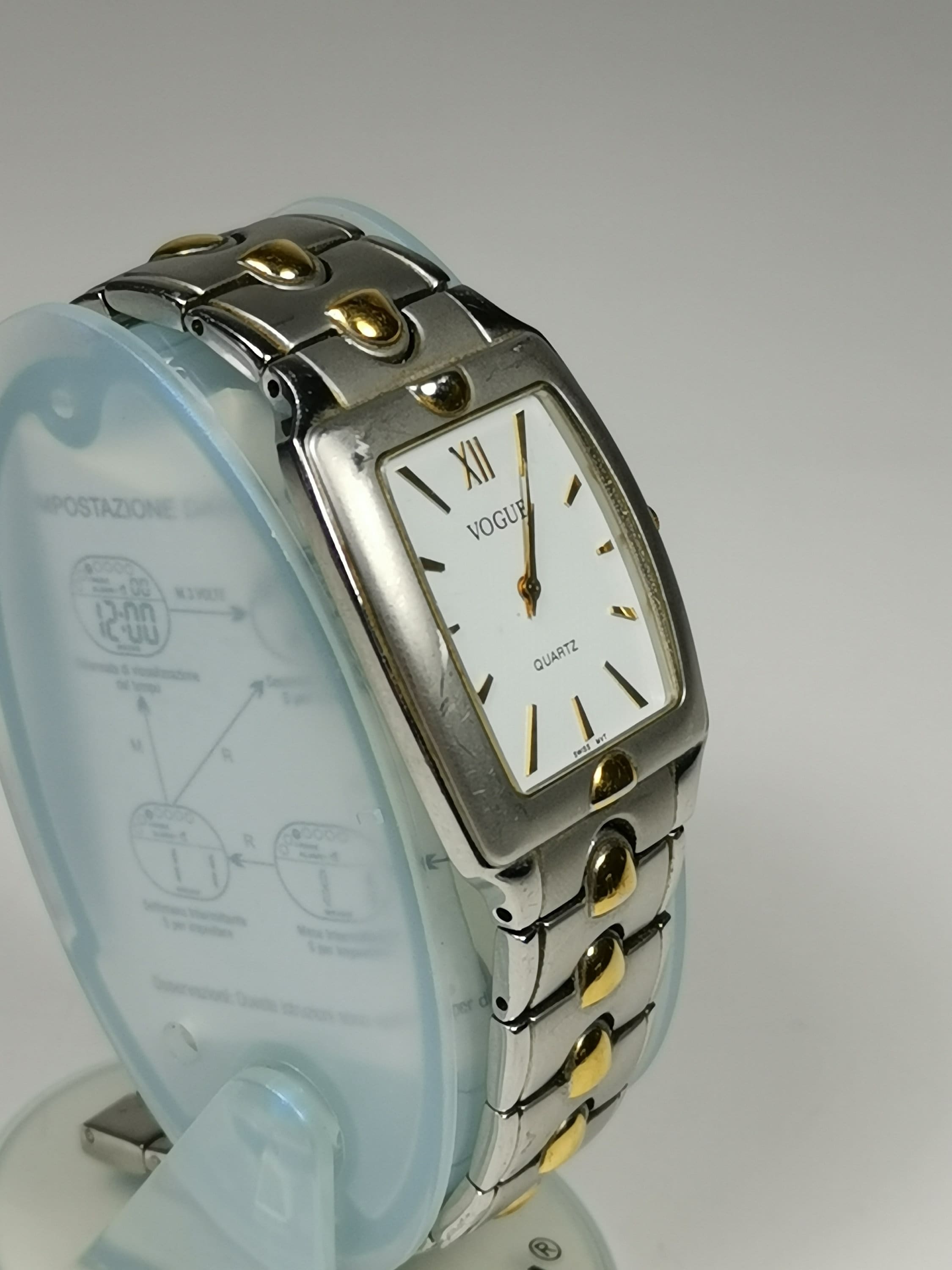 Lot Of 2 Vintage Women’s Watches (Swatch Swiss And Vogue Quartz) Vogue Casual Quartz Womens Wrist Watch 18k Gold  main image 3