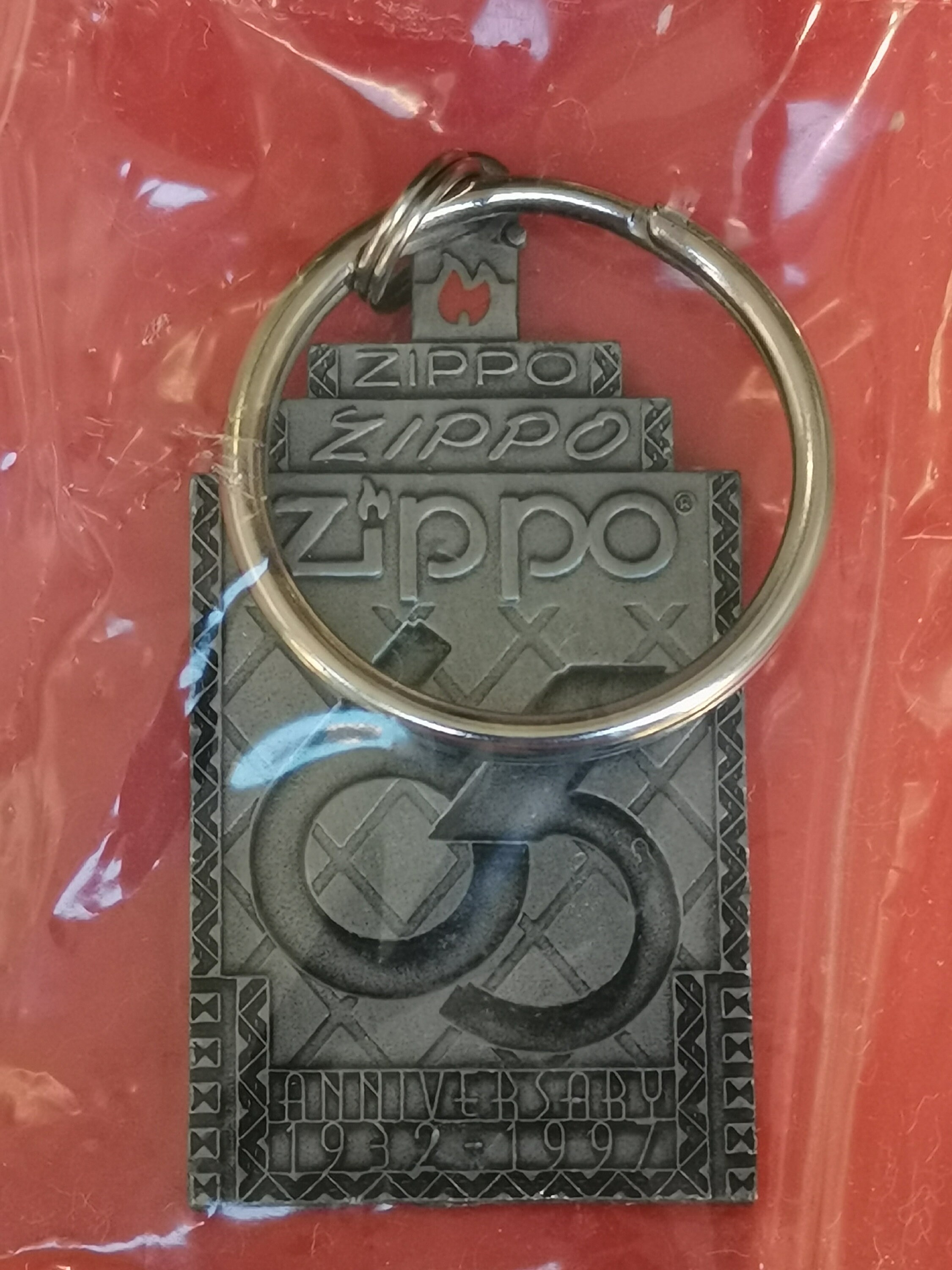 Zippo 65周年記念 1932-1997 ヴィンテージ メタル キーチェーン