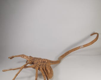 Life-Size Alien Facehugger Replica Vintage Detailed Model Prop 90cm