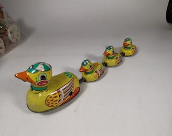 Vintage Tin Duck Family Pull Toy – Colorful Wind-Up Style – Collectible Metal Duck Train Toy