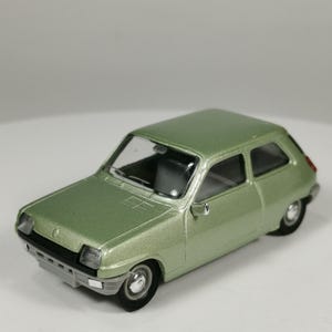 Solido Renault 5 Diecast Model 1:43 – Metallic Green – Classic French Hatchback – Made in China