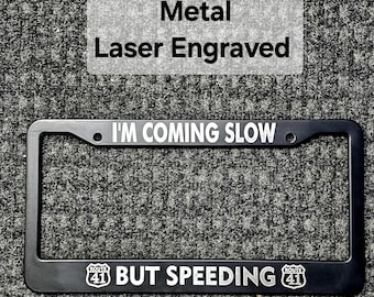 Marco de matrícula de metal DMB Dave Matthews Band 41 Slow But Speeding, tamaño estándar para EE. UU. y grabado con láser