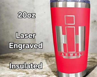 El vaso con aislamiento y grabado láser para tractor Farmall de Case IH de 12 oz es un vaso para vino sin tallo, 20 oz es normal, 30 oz es grande.