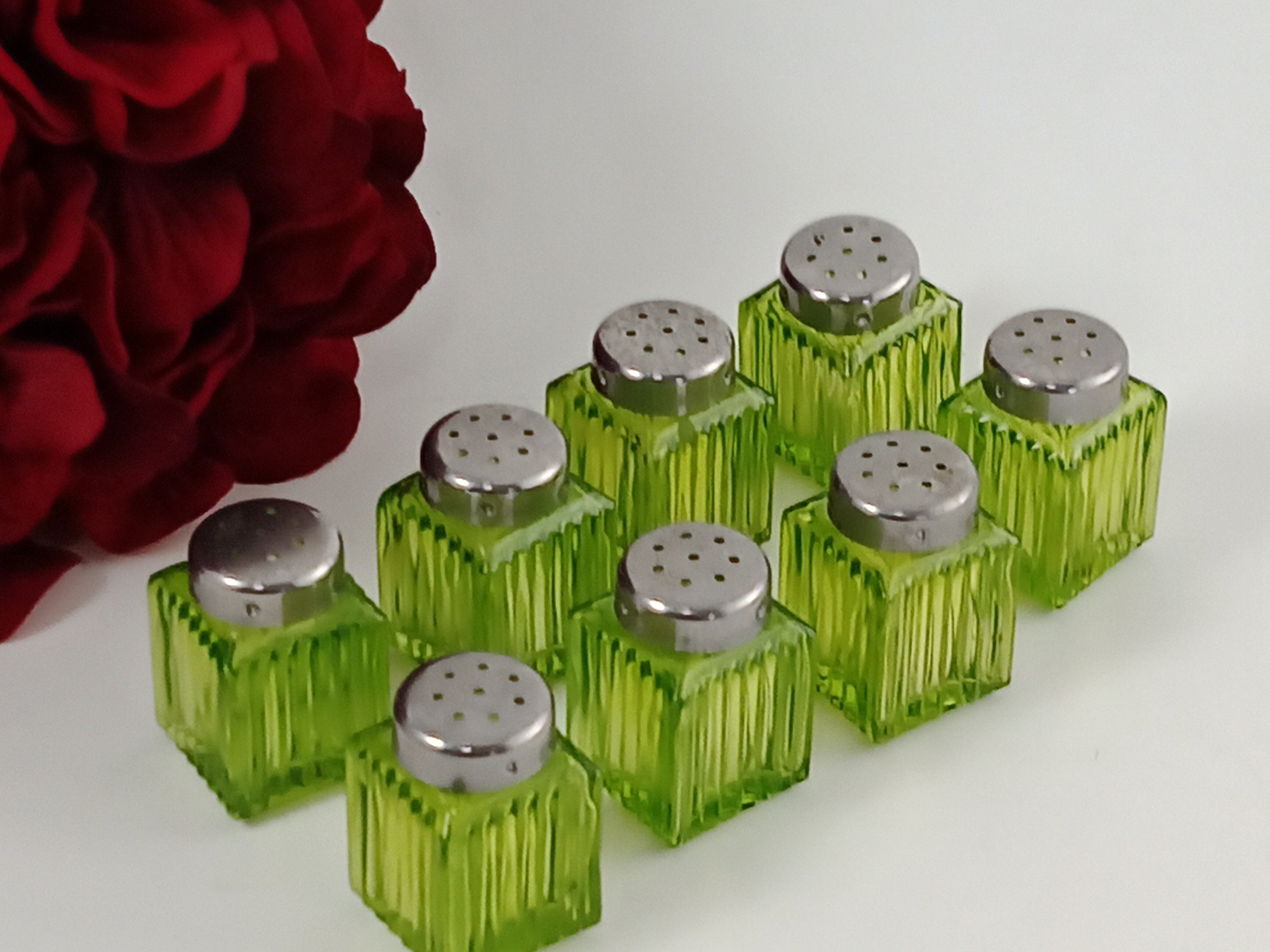Vintage glass salt and pepper - Etsy 日本 Vintage glass salt and pepper - Etsy 日本