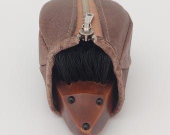 Cepillo de madera con forma de erizo