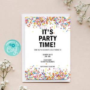 Pode incluir: Cart&atilde;o de convite branco com confetes coloridos e o texto "IT'S PARTY TIME!". O convite inclui detalhes para uma festa de anivers&aacute;rio, como a data, hora e local. Um c&iacute;rculo turquesa com o texto "PERSONALIZE WITH Corjl" est&aacute; no canto.