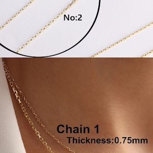 Op de afbeelding: Twee gouden kettingen, een dikker dan de andere, worden getoond. De dikkere ketting is gemarkeerd met "Ketting 2" en heeft een dikte van 1,50 mm. De dunnere ketting is gemarkeerd met "Ketting 1" en heeft een dikte van 0,75 mm.