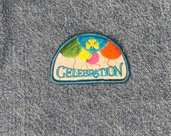 Écusson en tissu brodé « Celebration » vintage