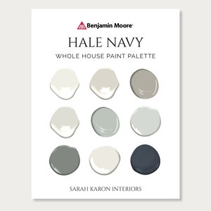 K&ouml;nnte beinhalten: Eine Farbpalette mit neun Farbmustern in Graut&ouml;nen und Blau. Die Palette tr&auml;gt den Titel "Hale Navy Whole House Paint Palette" und ist von Benjamin Moore.
