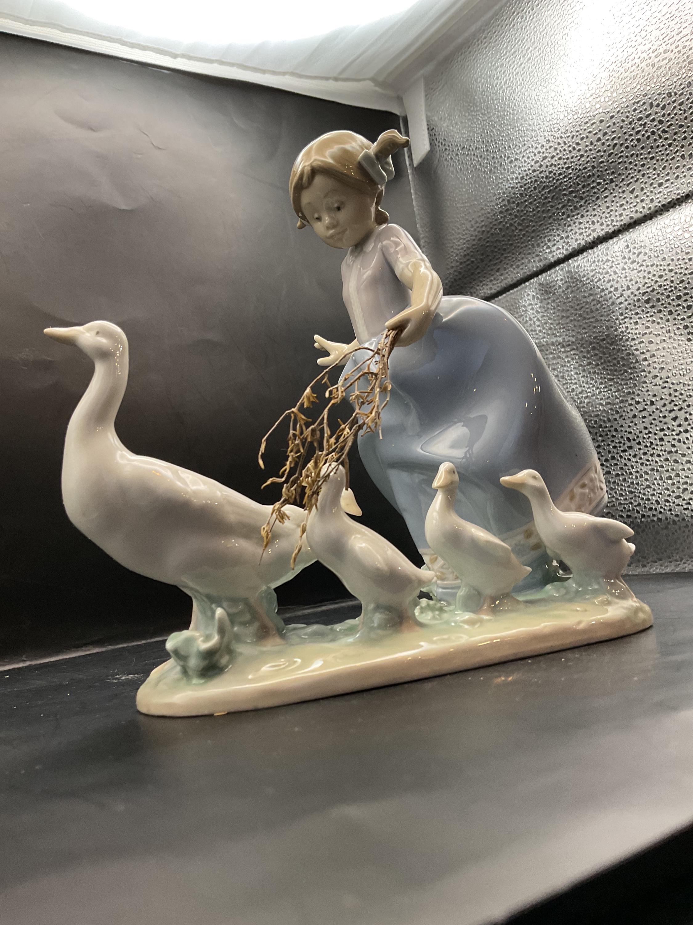 Lladro-daisa Josefa Feeding Ducks, #5201 - Etsy