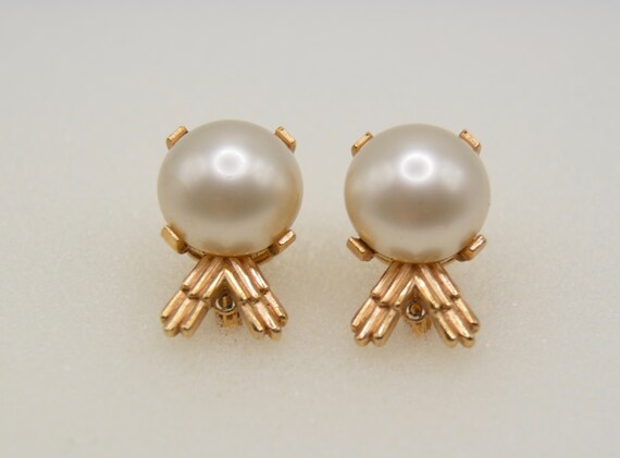 Vintage TRIFARI Faux Pearl and Gold Earrings - image 2