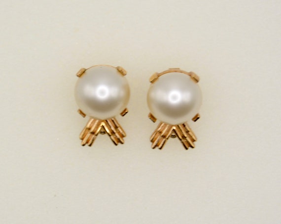 Vintage TRIFARI Faux Pearl and Gold Earrings - image 1