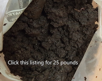 Może przedstawiać: Zbliżenie na przezroczysty plastikowy worek wypełniony ciemnobrązową ziemią. Tekst "Click this listing for 25 pounds" jest widoczny na dole obrazu.