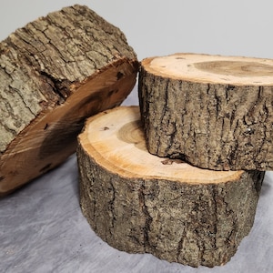 Soporte rústico para tarta de bodas de madera de 20 a 23 cm con una coloración natural única