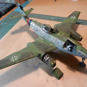 Built to order Messerschmitt Me 262 A1a 1/32 scale pro built model, plastic model, professionally built model, airbrushed and weathered