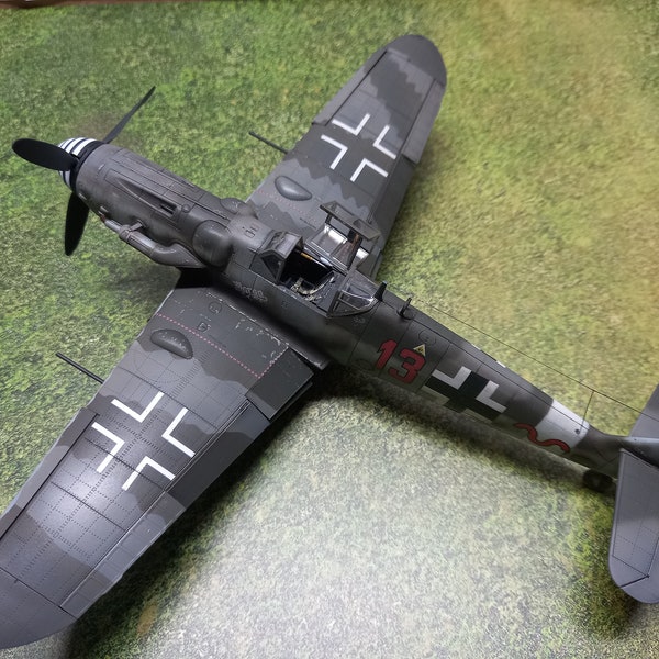 Auf Bestellung gefertigte Messerschmitt Bf 109 G6 im Maßstab 1:48, Kunststoffmodell, professionell gebautes Modell, Airbrush und Weathered