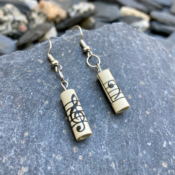 Pendientes de notas musicales recicladas, joyería musical, regalo para amantes de la música, regalo de primer aniversario para ella, pendientes de clave de sol, regalo para músicos