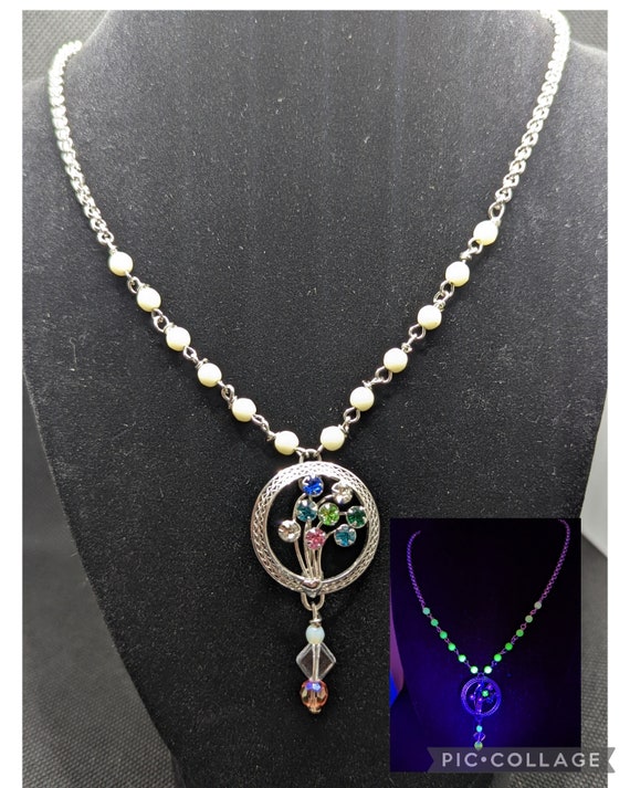 Vintage uranium floral brooch necklace - image 1