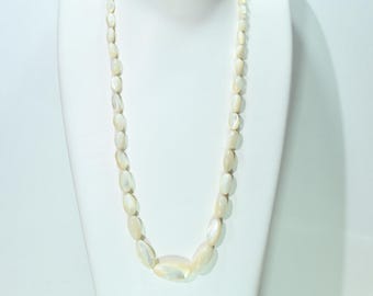 Collier En Nacre Vert - Longueur 47,5 Cm, Neuf Sans Emballage, Bijou élégant