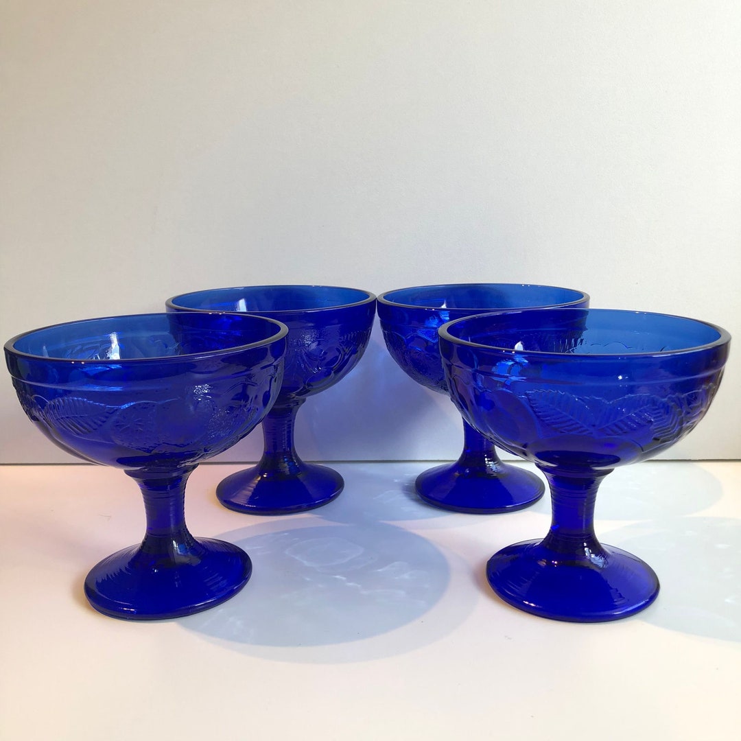 4 Luminarc Dessert Glasses Ice Cream Coupes in Cobalt Blue 1980s Fruit