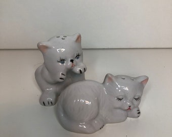 Vintage Pepper & Salt Cat Kittens Shakers - Japan