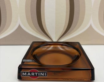 Posacenere vintage in vetro marrone con logo Martini e scritta MARTINI sui lati, prodotto in Francia.