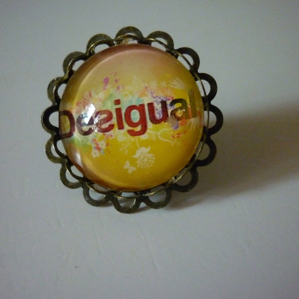 Bague ronde bronze dentelé, cabochon verre Desigual.