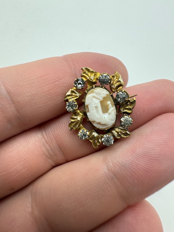 Antique Art Nouveau Cameo Brooch